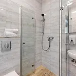Mile Airport & Parking Dlugoterminowy Bed & Breakfast Gdaňsk