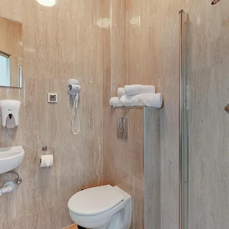 Mile Airport & Parking Dlugoterminowy