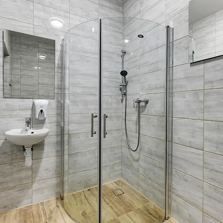 Mile Airport & Parking Dlugoterminowy Alojamento de Acomodação e Pequeno-almoço Gdańsk