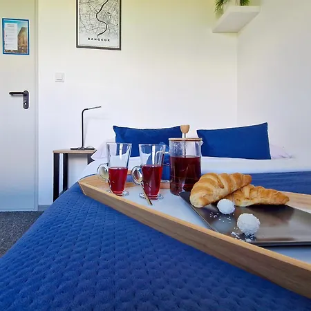 Mile Airport & Parking Dlugoterminowy Alojamento de Acomodação e Pequeno-almoço Gdańsk