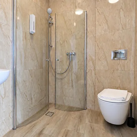 Mile Airport & Parking Dlugoterminowy Bed & Breakfast 3*