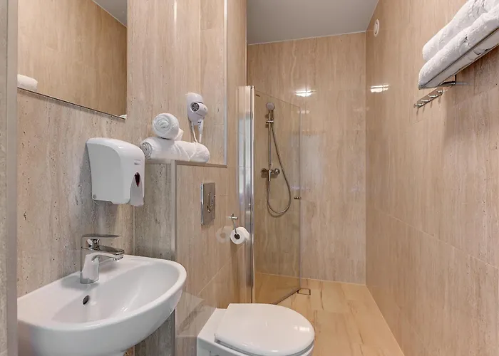 Mile Airport & Parking Dlugoterminowy 4*