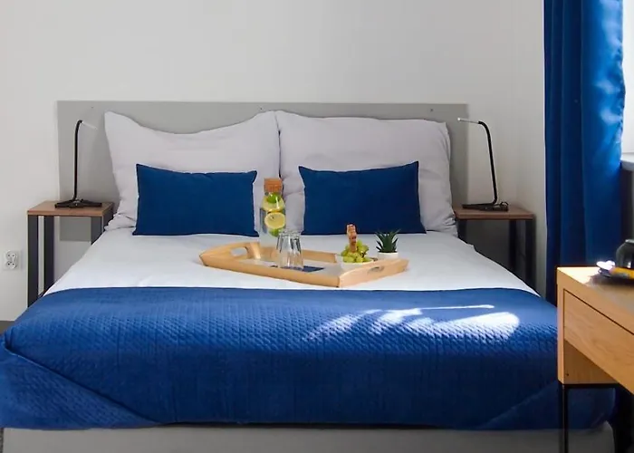 Mile Airport & Parking Dlugoterminowy Bed & Breakfast