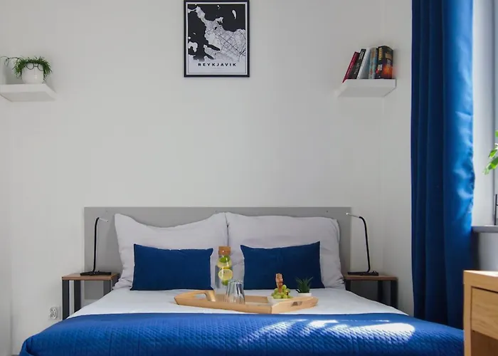 Bed & Breakfast Mile Airport & Parking Dlugoterminowy 4*